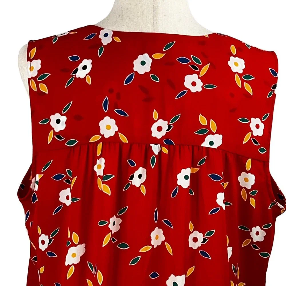 Like new CABI Tied Up Red Floral Sleeveless Blouse Size Large
